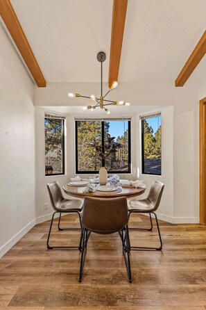 Dining - NEW| Rustic-Chic Mountain Home | AC | 10 min to downtown! (Flagstaff)