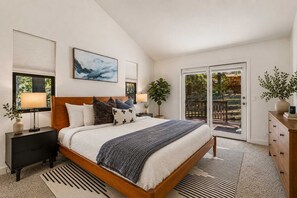 Iron/ironing board, travel cot, WiFi, bed sheets - NEW| Rustic-Chic Mountain Home | AC | 10 min to downtown! (Flagstaff)
