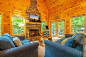 Smart-TV, Kamin, Videospiele