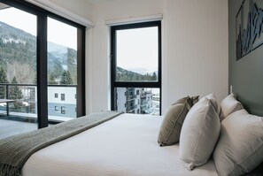 Condo, quang cảnh núi | Truy cập Internet không dây miễn phí, bộ trải giường 