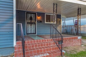 Exterior detail - Midtown Magic: Spacious Bungalow Steps from C-Y (Memphis)