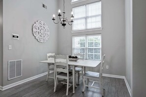 Interior - 11 Cobblestone, Cartersville (Cartersville)