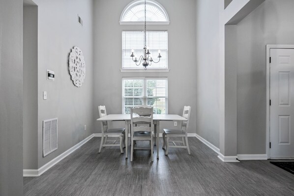 Interior - 11 Cobblestone, Cartersville (Cartersville)