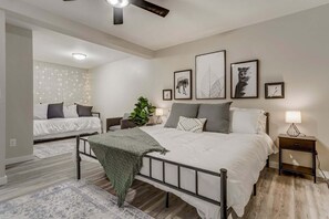 Interior - 4925 Pike Unit2 (Cascade)