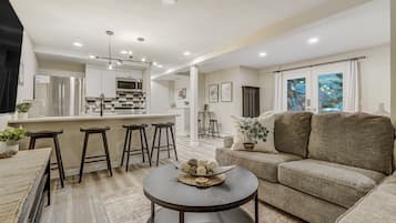 House (2 Bedrooms) | Interior
