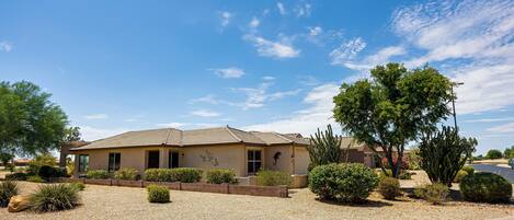 المنشأة من الداخل