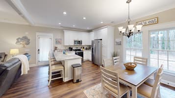 House (2 Bedrooms) | Interior