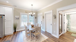 Interior - Pine Mtn Getaway Pet-ok 3BR w Weekday Discounts (Cartersville)