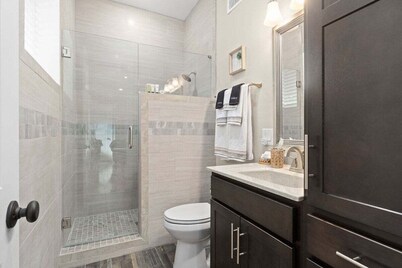 Unit #5 638 Madison St