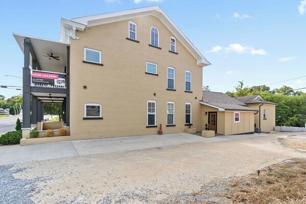 Interior - Unit #5 638 Madison St (Clarksville)