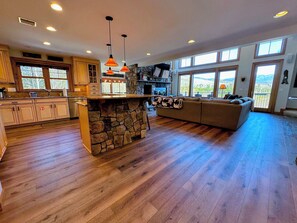 Interior - MM1 Luxury Home, Walk to Mount Washington Hotel! AC, Heated Floor, Stunning Views Pool Gym! (Bretton Woods)