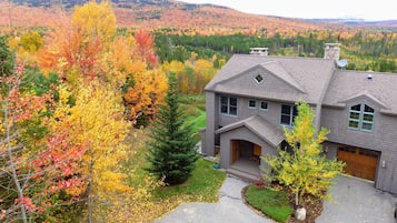 Villa (5 Bedrooms) | Front of property