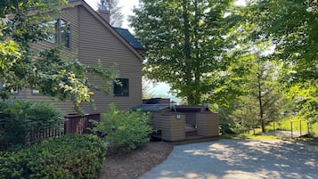 Villa (5 Bedrooms) | Front of property