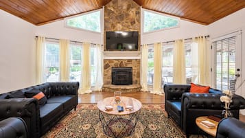 ํ์ฐ์ค (4 Bedrooms) | ๋ด๋ถ