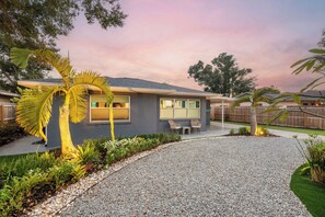 Property grounds - Wellness Retreat - Pool + Barrel Sauna + Cold Plunge | Cobalt Cove (Sarasota)
