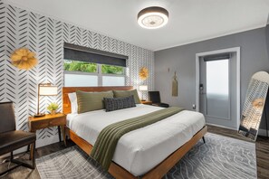 Free WiFi, bed sheets - Wellness Retreat - Pool + Barrel Sauna + Cold Plunge | Cobalt Cove (Sarasota)