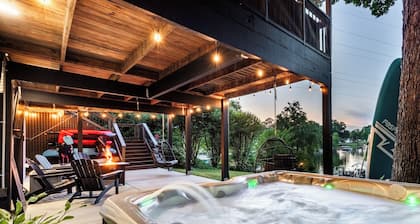 Lakefront + Kayaks + Dock + Screened in Porch | Home Sweet Bowen