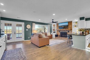 Smart TV, fireplace, DVD player, books