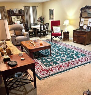 Smart TV - A Cozy Stay in Oxford (Oxford)