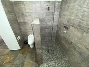 Shower, towels, soap, toilet paper - Cozy apartment for 9 in tranquil Los Ayala with 2 QS beds, 1 dbl bed, 3 sofas. (Los Ayala)