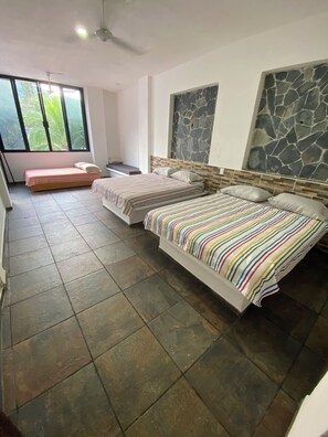 Free WiFi, bed sheets - Cozy apartment for 9 in tranquil Los Ayala with 2 QS beds, 1 dbl bed, 3 sofas. (Los Ayala)