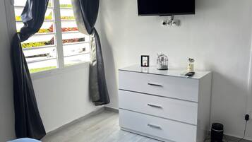 1 soverom, strykejern/-brett, reiseseng for barn og wi-fi (inkludert)