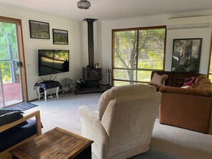 Living area - Relax in rural retreat (Fryerstown)