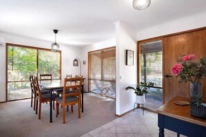 Dining - Relax in rural retreat (Fryerstown)