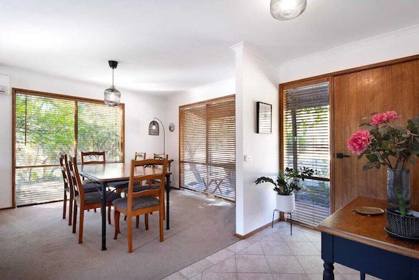 Dining - Relax in rural retreat (Fryerstown)