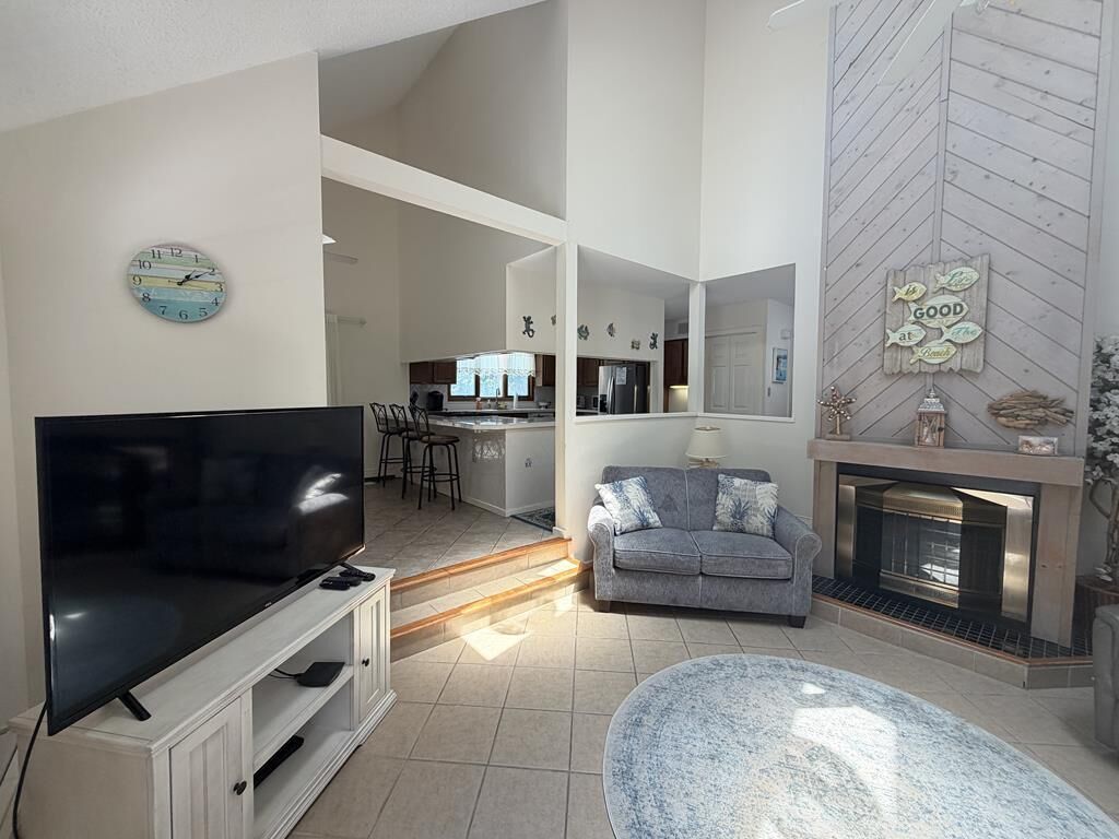 TV, fireplace