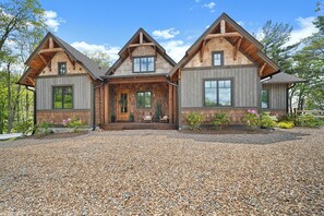 Exterior - Selah Vie at Eagles Nest - Vineyard Reserve-fire table, fire pit (Elk Park)