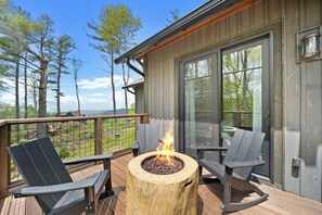Terrace/patio - Selah Vie at Eagles Nest - Vineyard Reserve-fire table, fire pit (Elk Park)