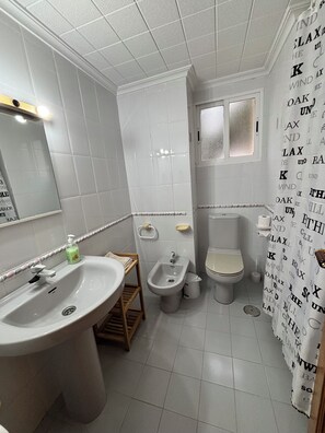 Shower, hair dryer, bidet, towels - Urbanova city (Urbanova)