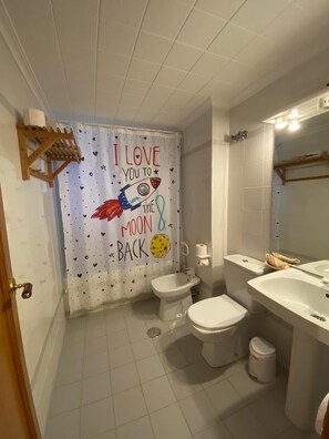 Shower, hair dryer, bidet, towels - Urbanova city (Urbanova)