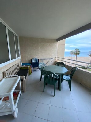 Outdoor dining - Urbanova city (Urbanova)