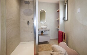 Shower, hair dryer - Amazing home in Bouc Bel Air (Bouc Bel Air)