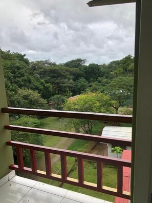 Apartemen Klasik, balkon, pemandangan kota | Interior