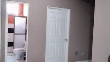 Apartamento clássico, sacada, vista para a cidade | Parte interna