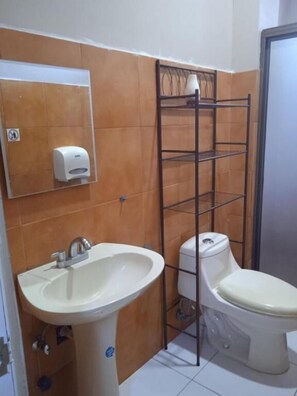 Apartment, Balcony, City View | Bathroom - Hotel Dimashq (Penonomé)