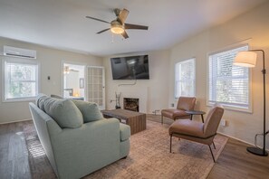 Interior - The Complex on Bobbins Mill (Athens)