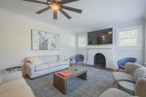 Interior - The Complex on Bobbins Mill (Athens)