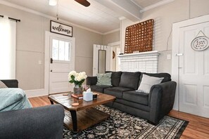 Interior - The Bulldog Farmhouse - 100+ Year old Home (Athens)