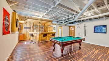 House (6 Bedrooms) | Interior