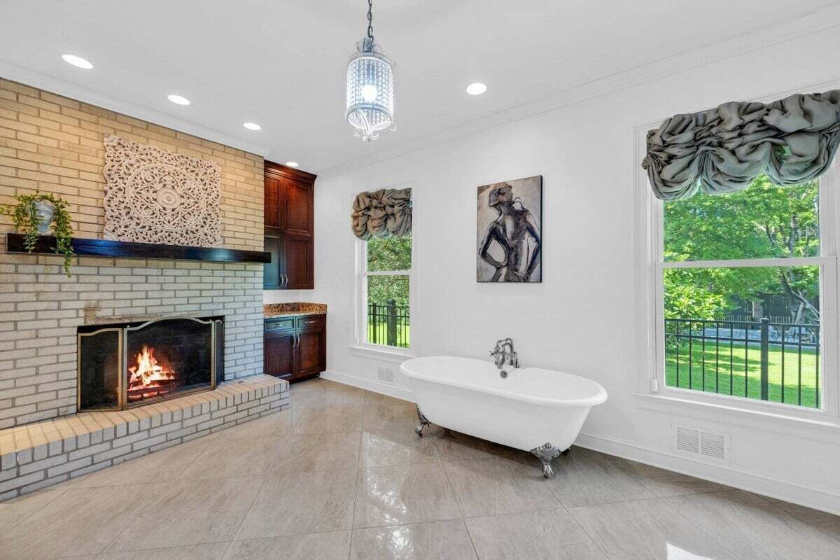 House (6 Bedrooms) | Interior