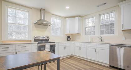 Classic City Apartment w/ Firepit