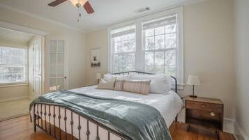 Apartment (2 Bedrooms) | 1 bilik tidur, seterika/papan seterika, cadar katil