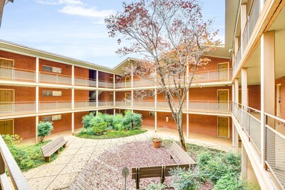 Classic City Getaway at Stadium Village