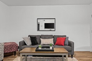 Interior - Classic City Getaway at Stadium Village (Athens)