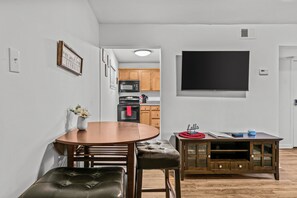 Interior - Classic City Getaway at Stadium Village (Athens)