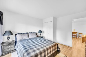 Interior - Classic City Getaway at Stadium Village (Athens)